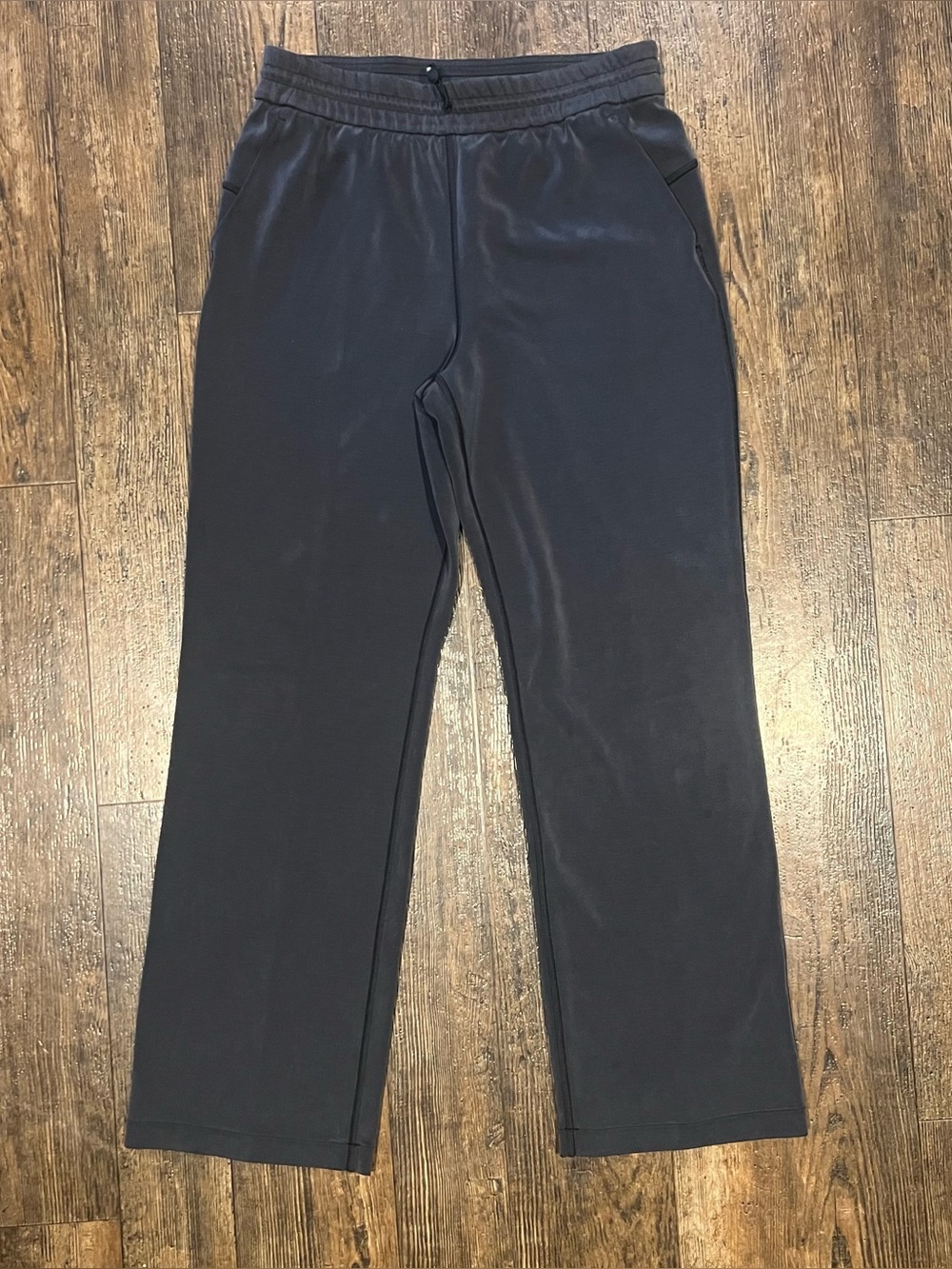 Lululemon Softstreme HR Straight Leg Crop Activewear Pants Size 8 Black 26076